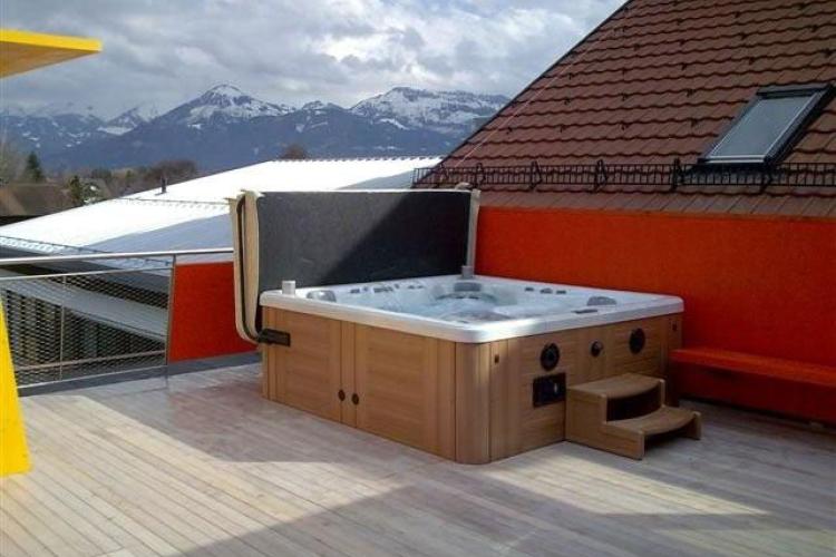 Mountain roof top hot tub